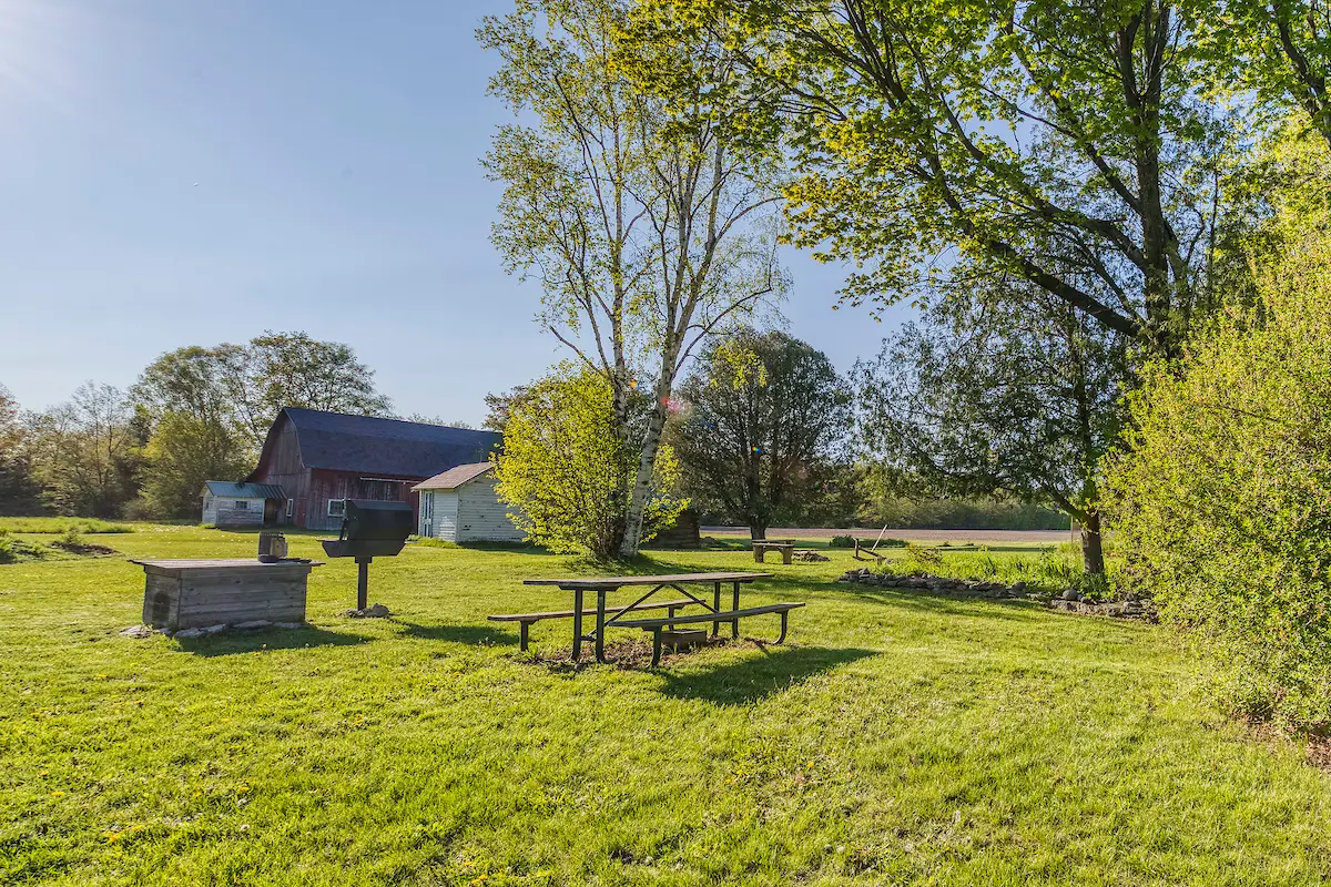 A picnic table in the middle of a field.