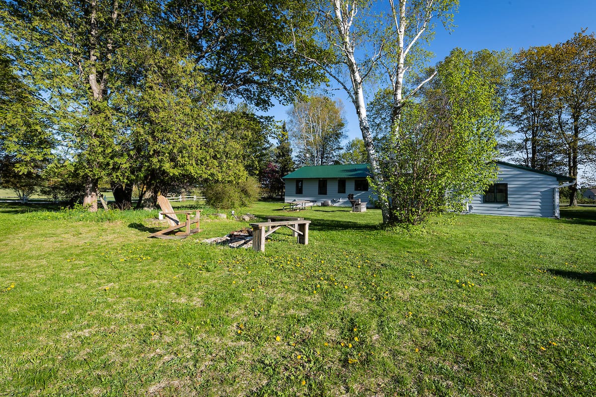 A picnic table in the middle of a field.